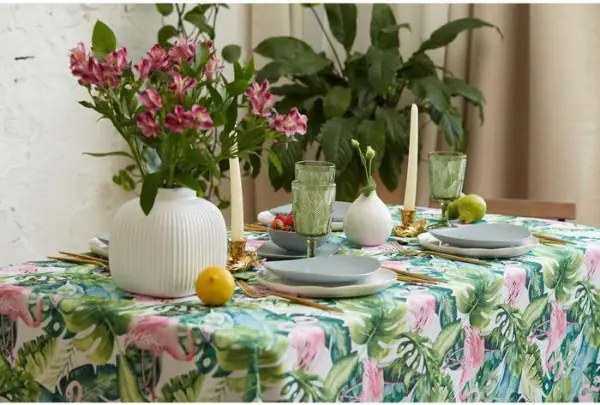 Скатерть Доляна Tropical garden 150*220 +/- 2 см, 100% п/э